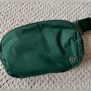 lululemon Belt Bag EVERGLADE GREEN